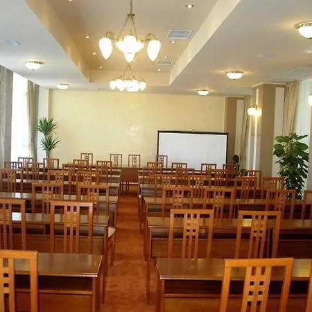 Отель Comandor 4*