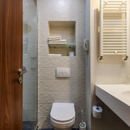 فندق Comandor 4*