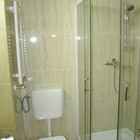 فندق Comandor 4*